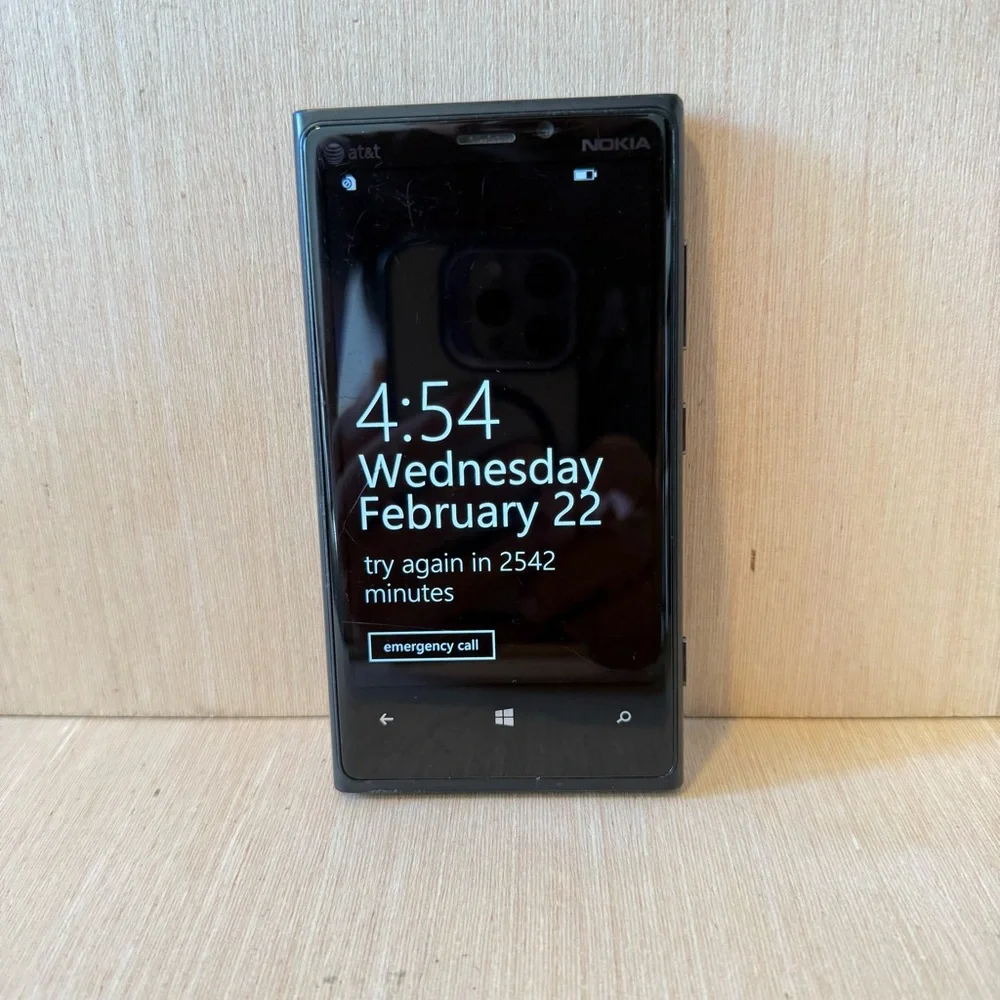Nokia Carl Zeiss Tessar 2.0/26 AT&T Smartphone Turns On PARTS REPAIR ONLY Read!